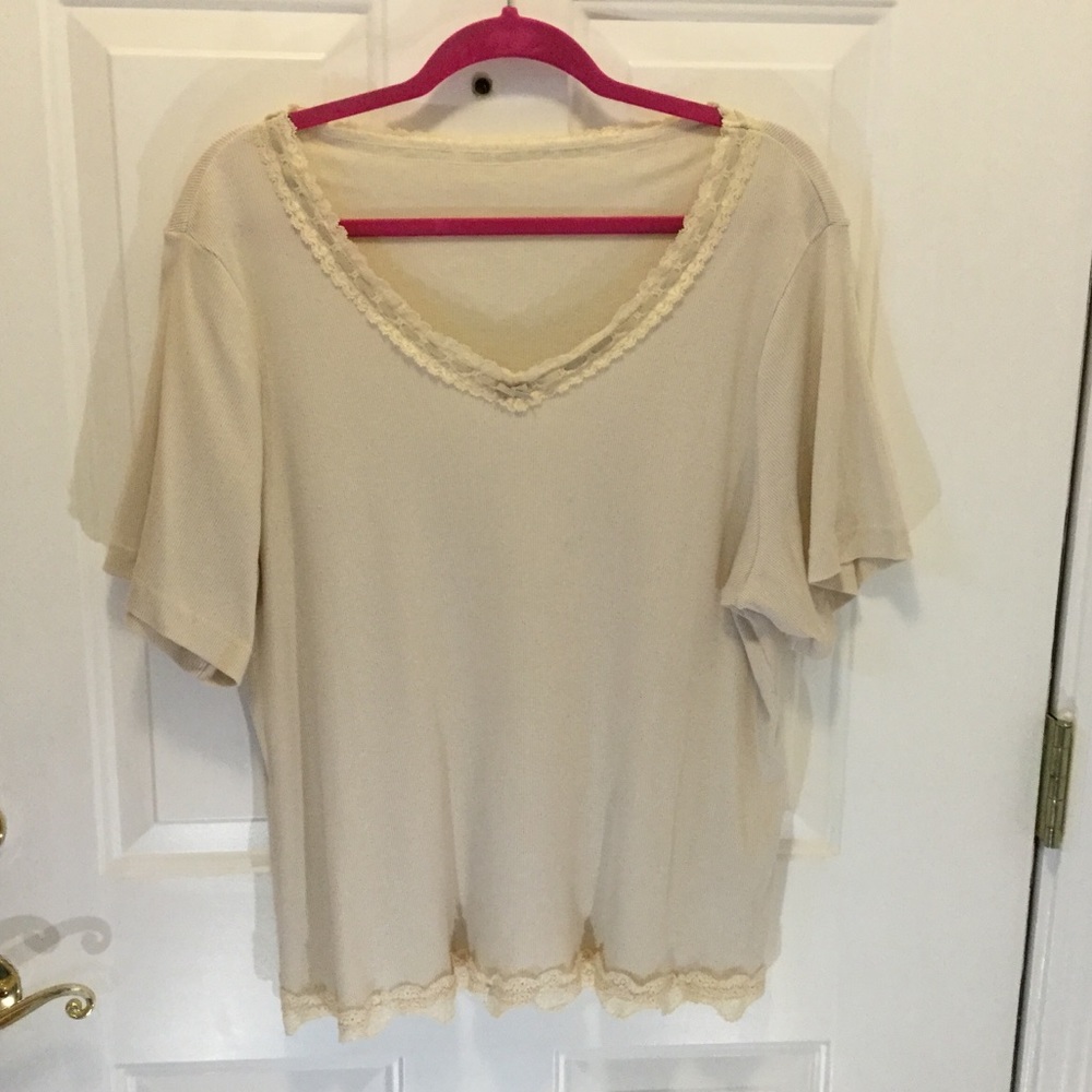 🌺Final Price🌺 Cream Top by Cato Trimmed in lace